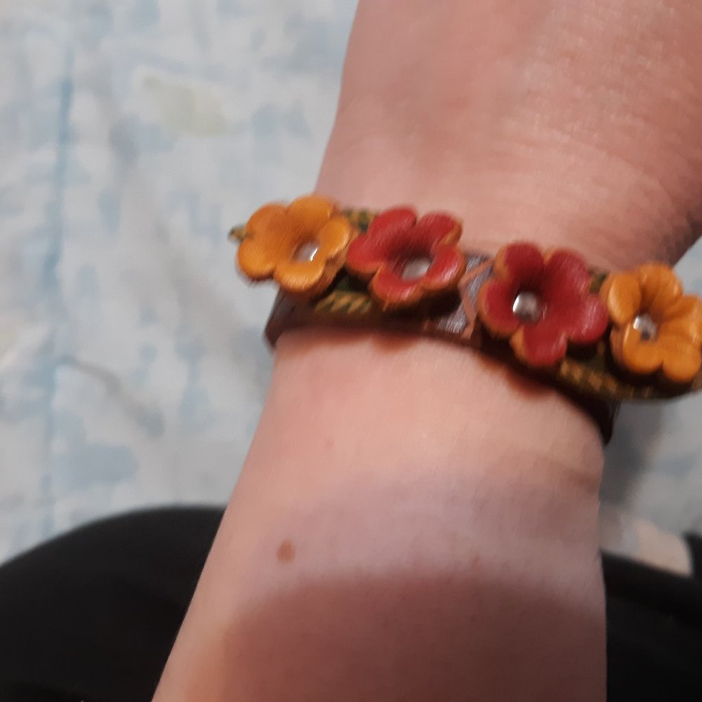 Flower faux leather bracelet with snap clasp